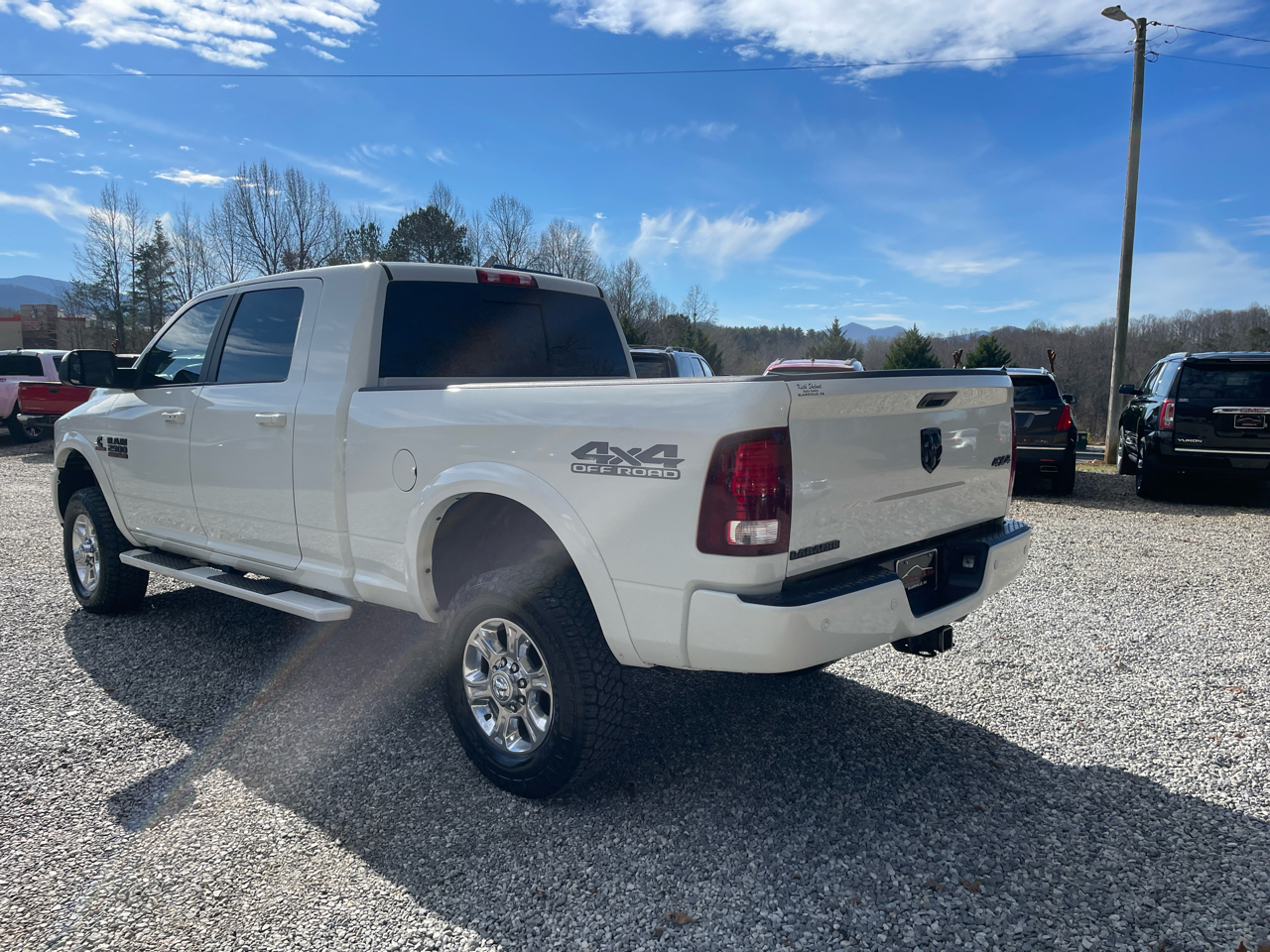 RAM 2500 Laramie 4x4 Mega Cab 6'4" Box 2018