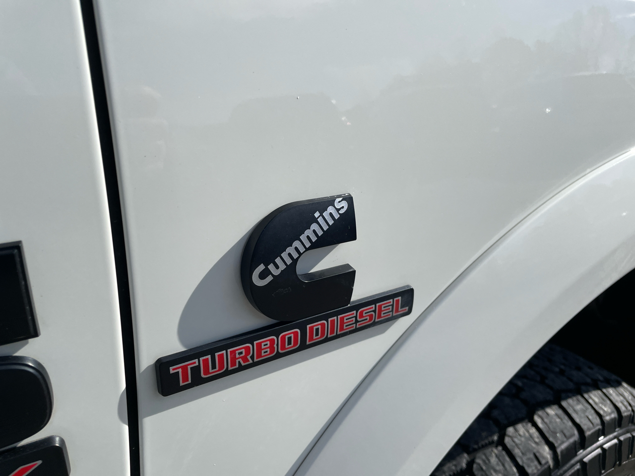 RAM 2500 Laramie 4x4 Mega Cab 6'4" Box 2018