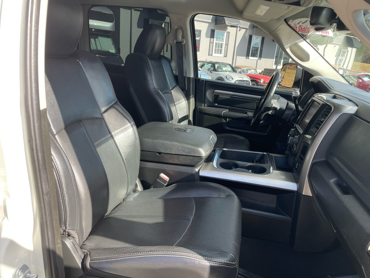 RAM 2500 Laramie 4x4 Mega Cab 6'4" Box 2018