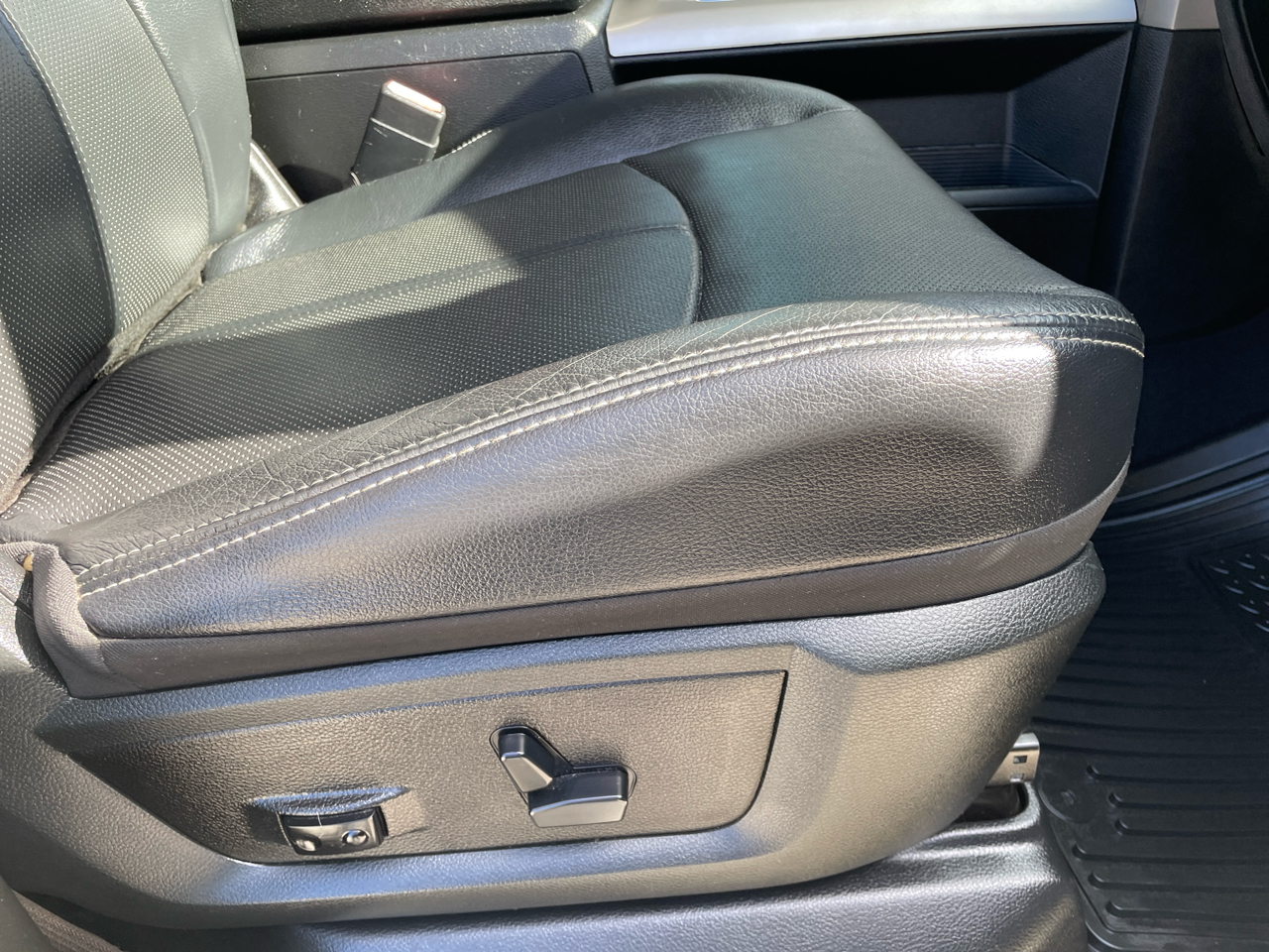 RAM 2500 Laramie 4x4 Mega Cab 6'4" Box 2018