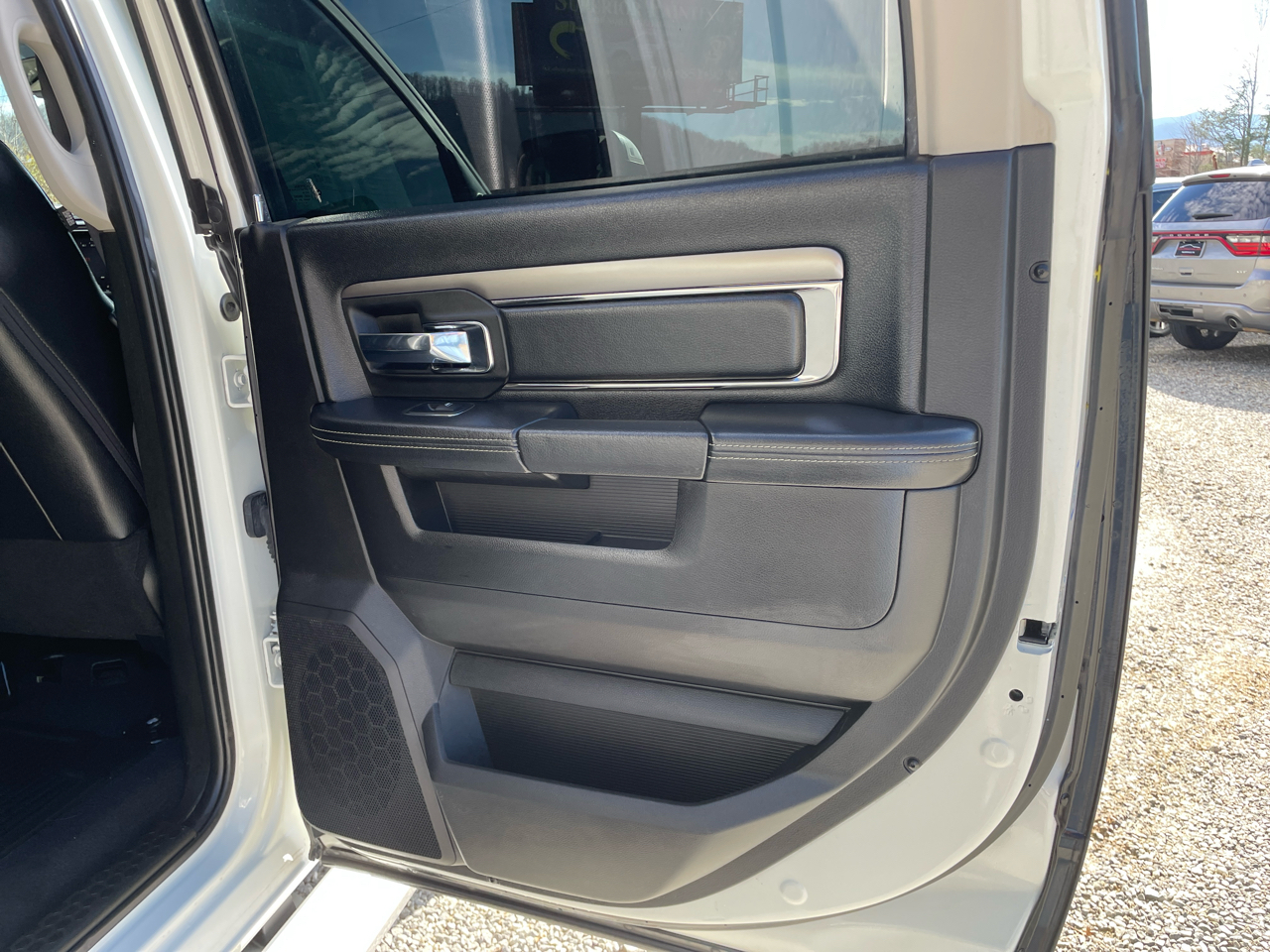 RAM 2500 Laramie 4x4 Mega Cab 6'4" Box 2018