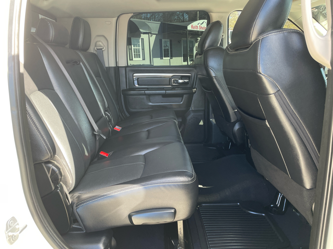 RAM 2500 Laramie 4x4 Mega Cab 6'4" Box 2018