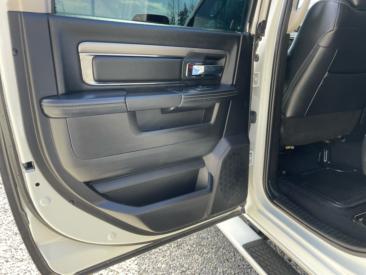 RAM 2500 Laramie 4x4 Mega Cab 6'4" Box 2018