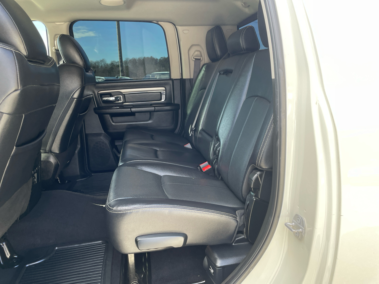 RAM 2500 Laramie 4x4 Mega Cab 6'4" Box 2018