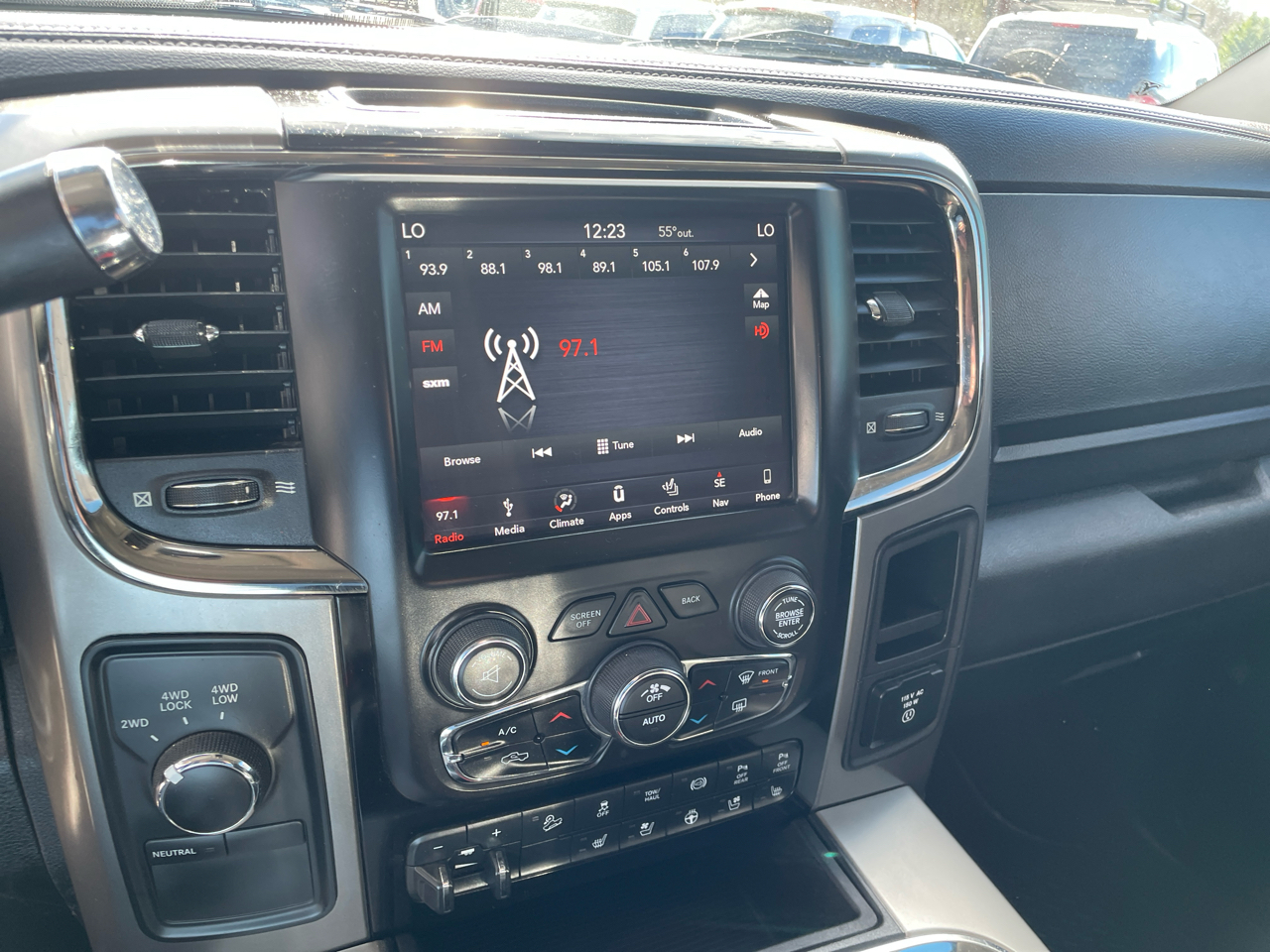 RAM 2500 Laramie 4x4 Mega Cab 6'4" Box 2018