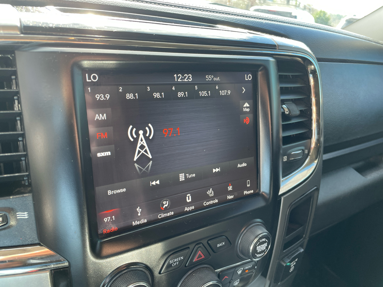 RAM 2500 Laramie 4x4 Mega Cab 6'4" Box 2018