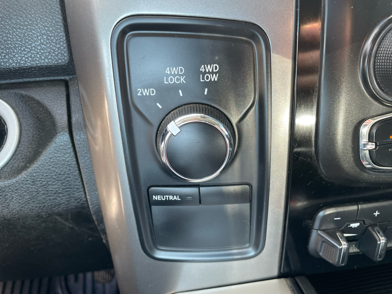 RAM 2500 Laramie 4x4 Mega Cab 6'4" Box 2018