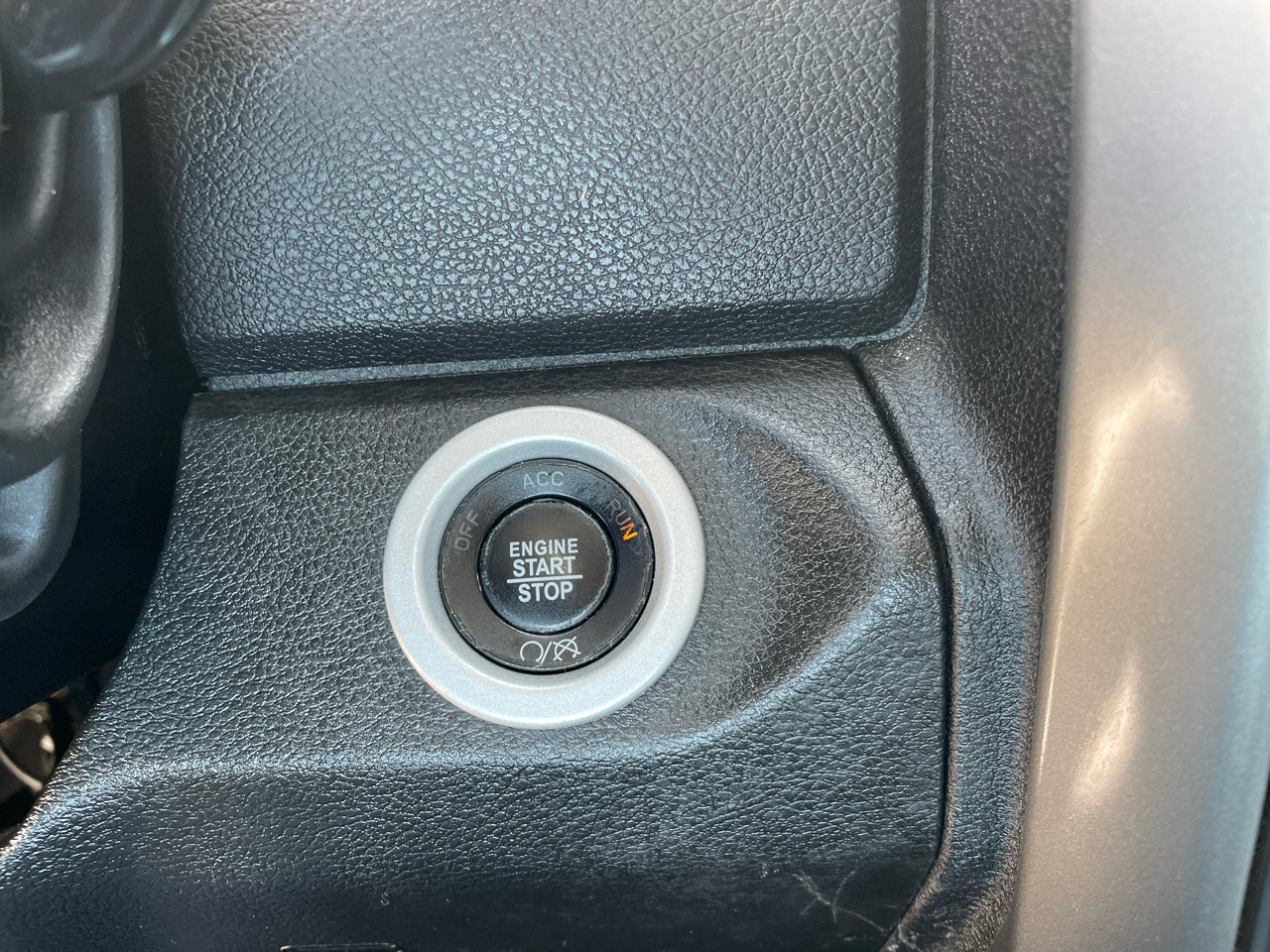 RAM 2500 Laramie 4x4 Mega Cab 6'4" Box 2018