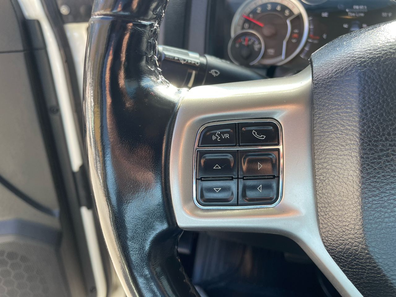 RAM 2500 Laramie 4x4 Mega Cab 6'4" Box 2018