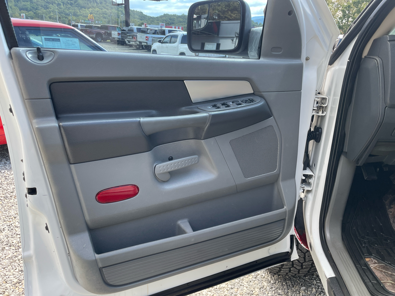 Dodge Ram 2500 4WD Quad Cab 140.5" SLT 2007 Dodge Ram 2500 4WD Quad Cab 140.5" SLT 2007