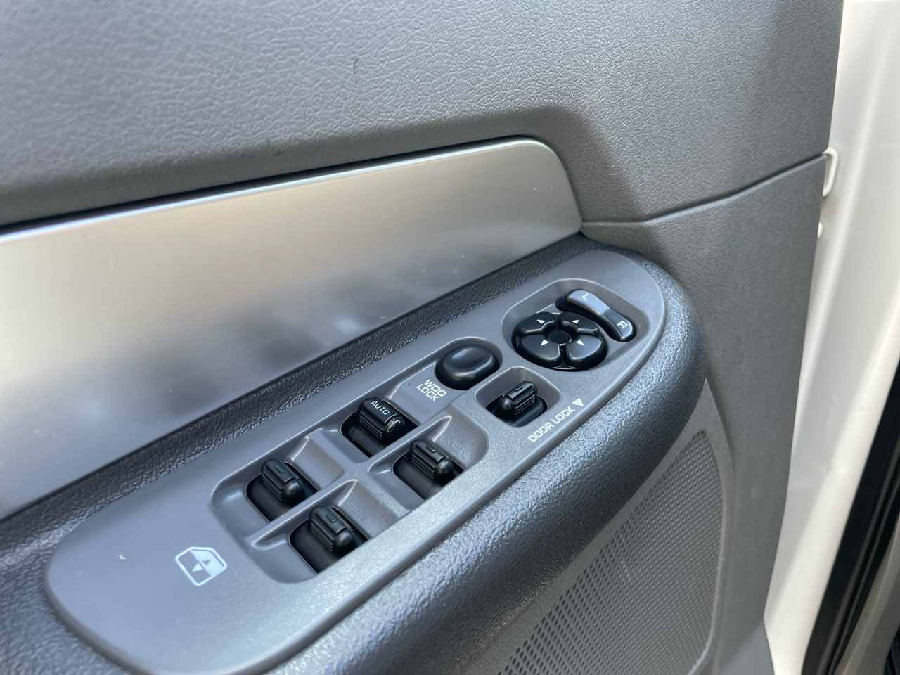 Dodge Ram 2500 4WD Quad Cab 140.5" SLT 2007 Dodge Ram 2500 4WD Quad Cab 140.5" SLT 2007