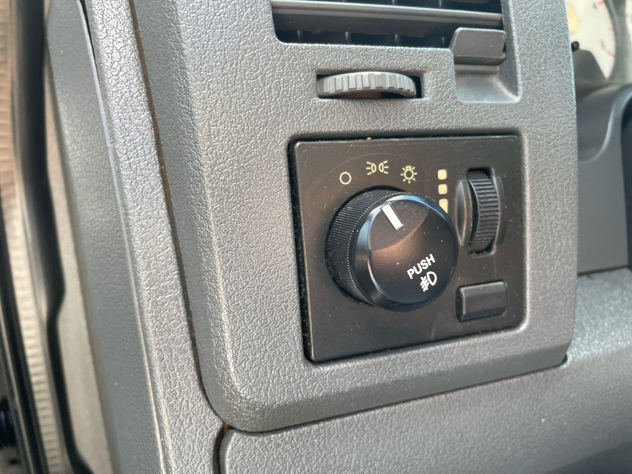 Dodge Ram 2500 4WD Quad Cab 140.5" SLT 2007 Dodge Ram 2500 4WD Quad Cab 140.5" SLT 2007