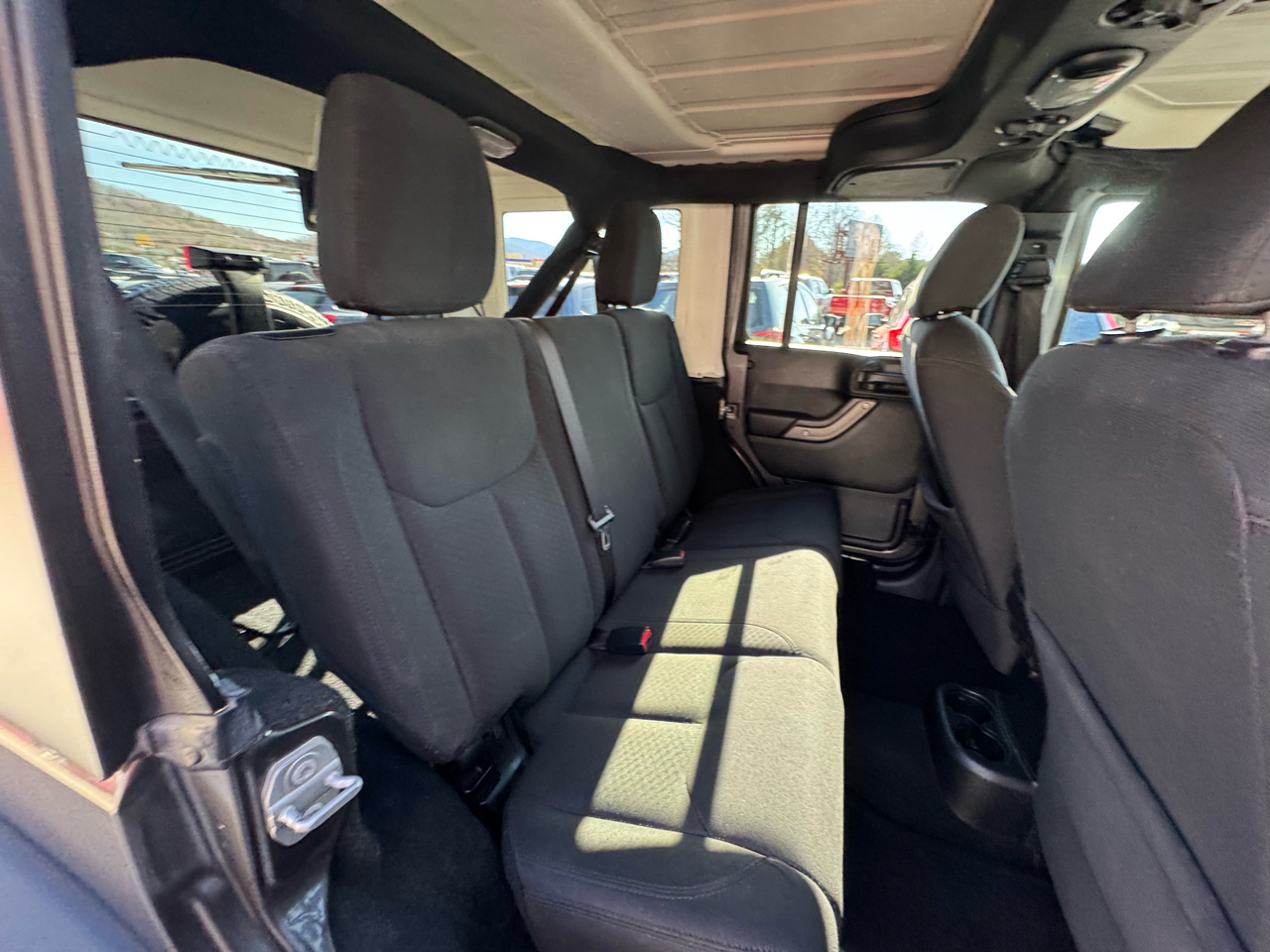 Jeep Wrangler Unlimited 4WD 4dr Sport 2016