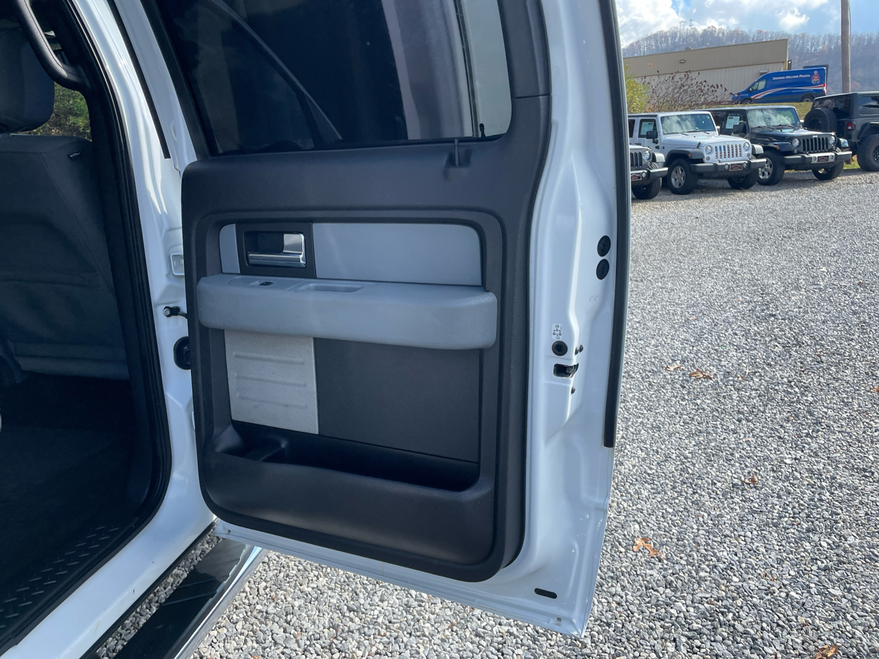 Ford F-150 4WD SuperCrew 145" XLT 2012