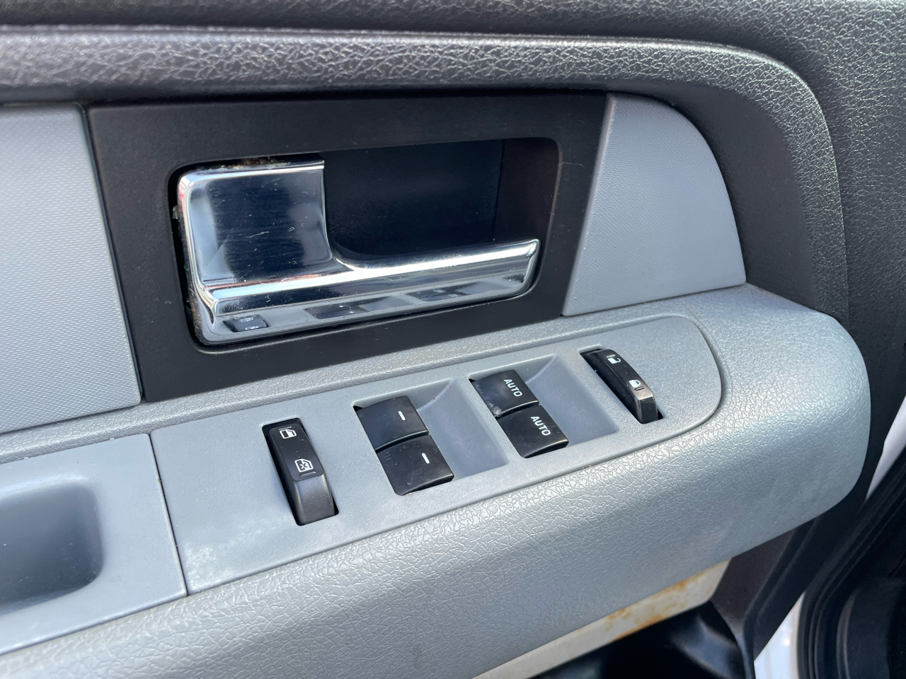 Ford F-150 4WD SuperCrew 145" XLT 2012