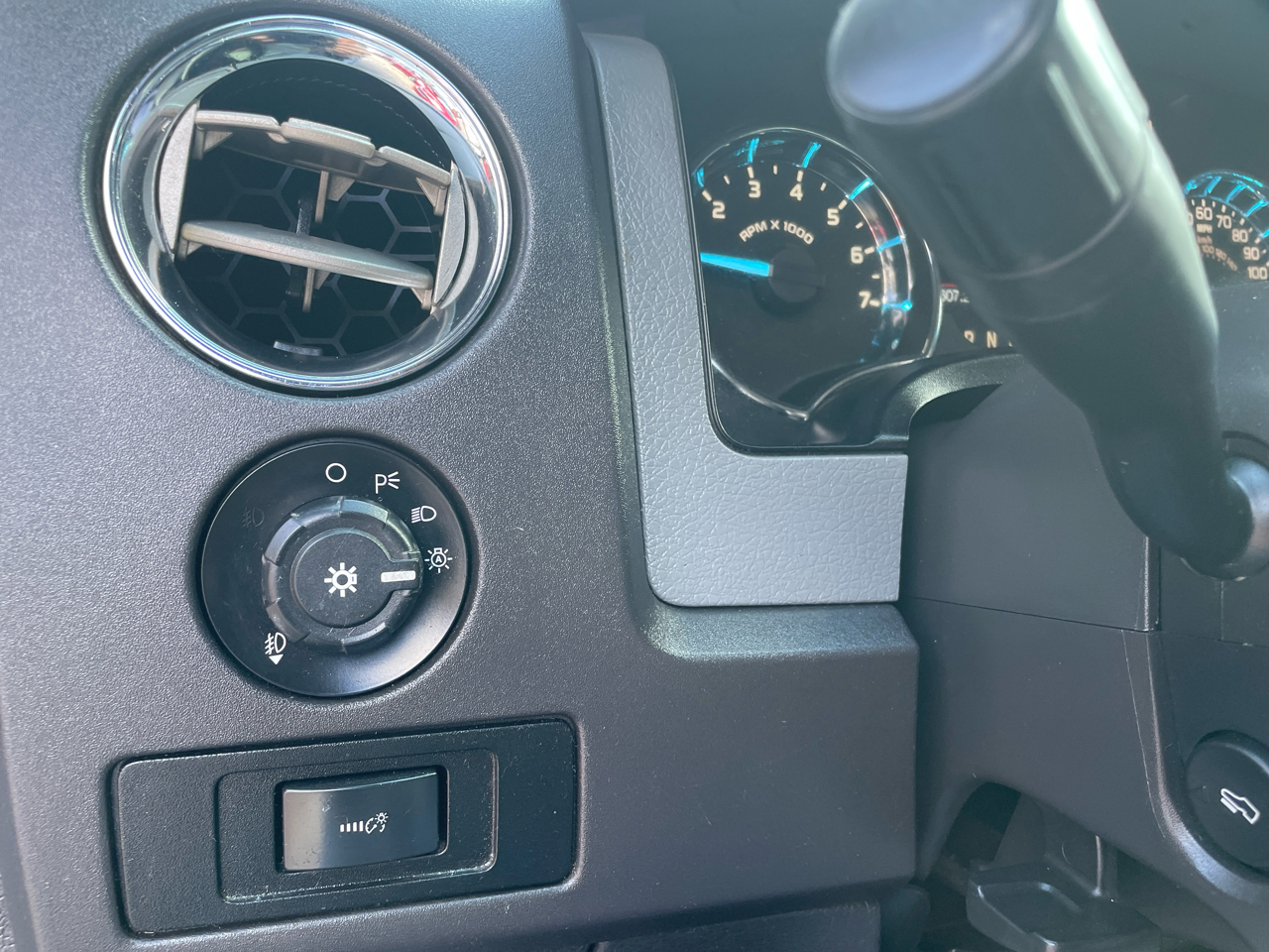 Ford F-150 4WD SuperCrew 145" XLT 2012