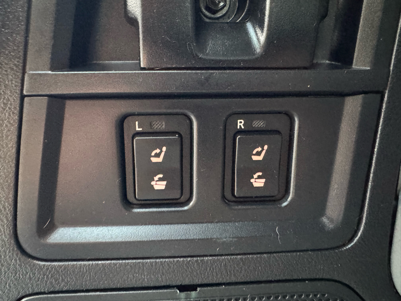 Toyota Sequoia 4WD 5.7L FFV Limited (Natl) 2016