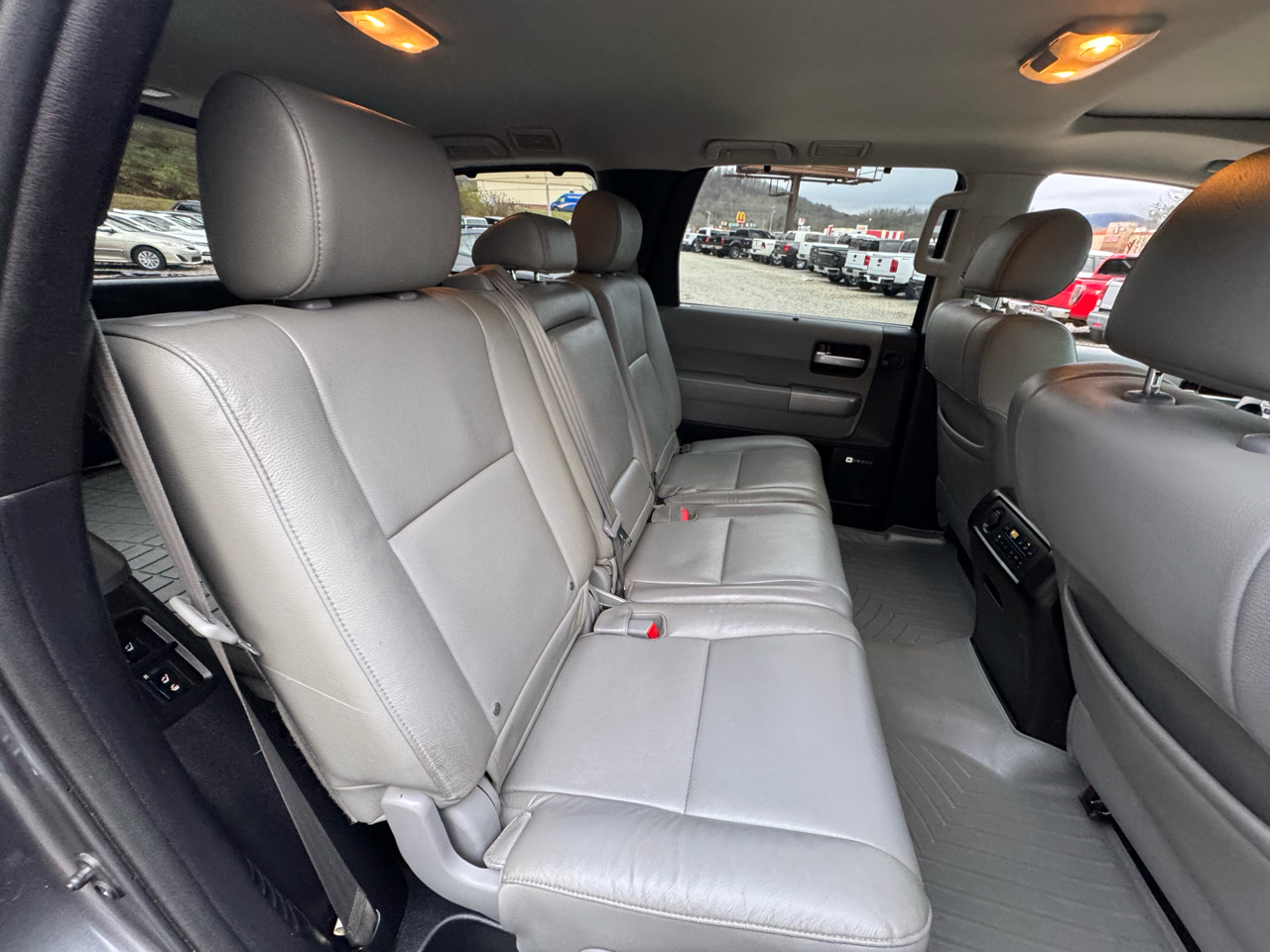 Toyota Sequoia 4WD 5.7L FFV Limited (Natl) 2016