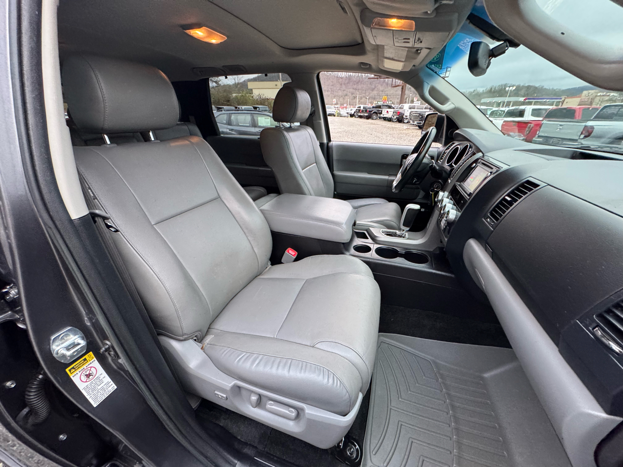 Toyota Sequoia 4WD 5.7L FFV Limited (Natl) 2016