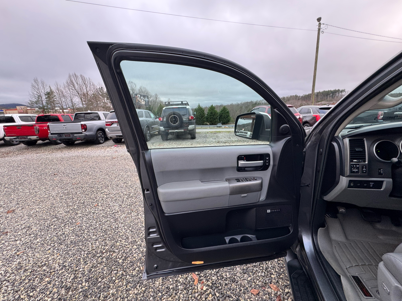 Toyota Sequoia 4WD 5.7L FFV Limited (Natl) 2016