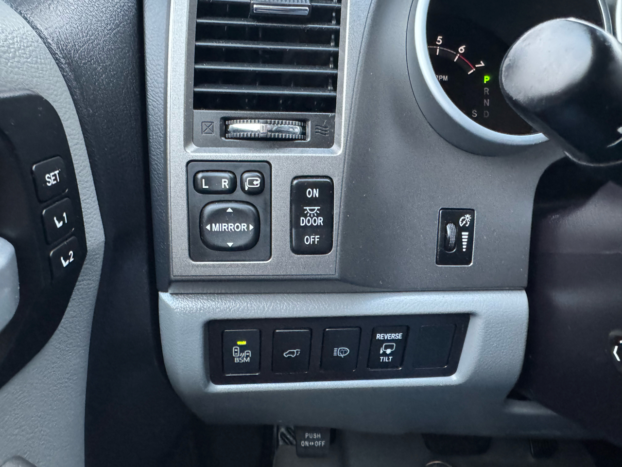 Toyota Sequoia 4WD 5.7L FFV Limited (Natl) 2016