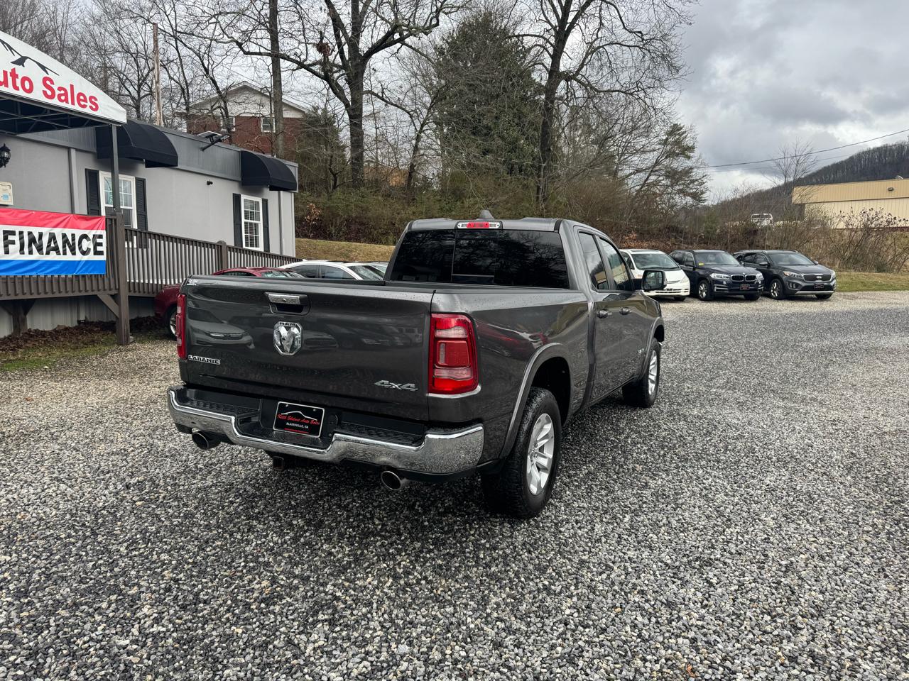 RAM 1500 Laramie 4x4 Quad Cab 6'4" Box 2020