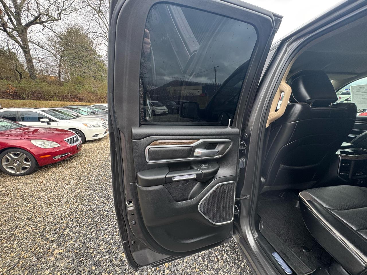 RAM 1500 Laramie 4x4 Quad Cab 6'4" Box 2020