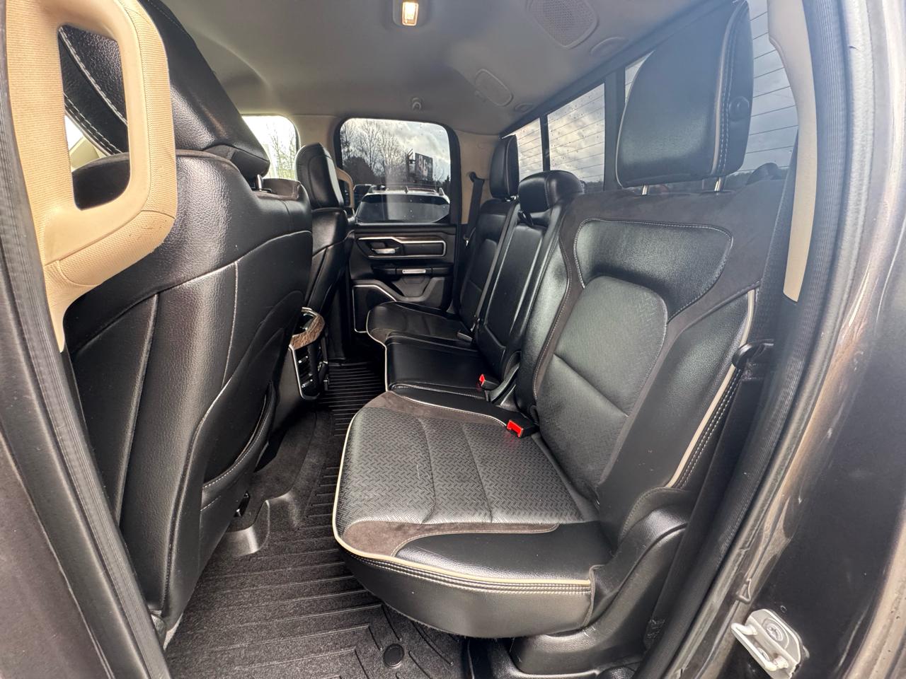 RAM 1500 Laramie 4x4 Quad Cab 6'4" Box 2020