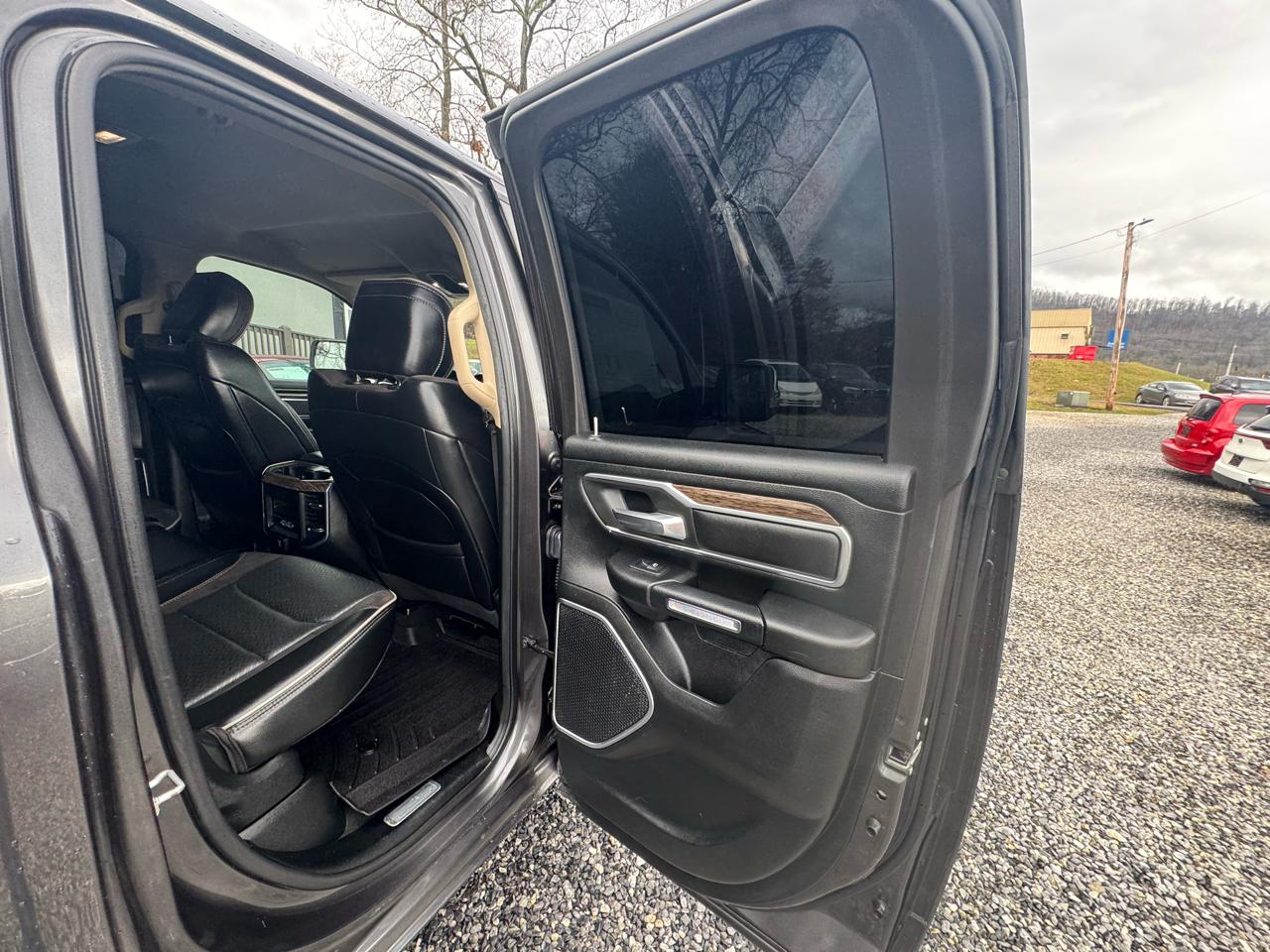 RAM 1500 Laramie 4x4 Quad Cab 6'4" Box 2020