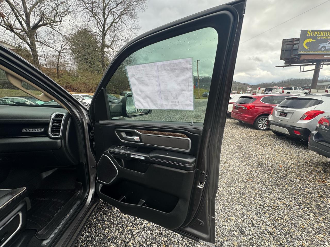 RAM 1500 Laramie 4x4 Quad Cab 6'4" Box 2020