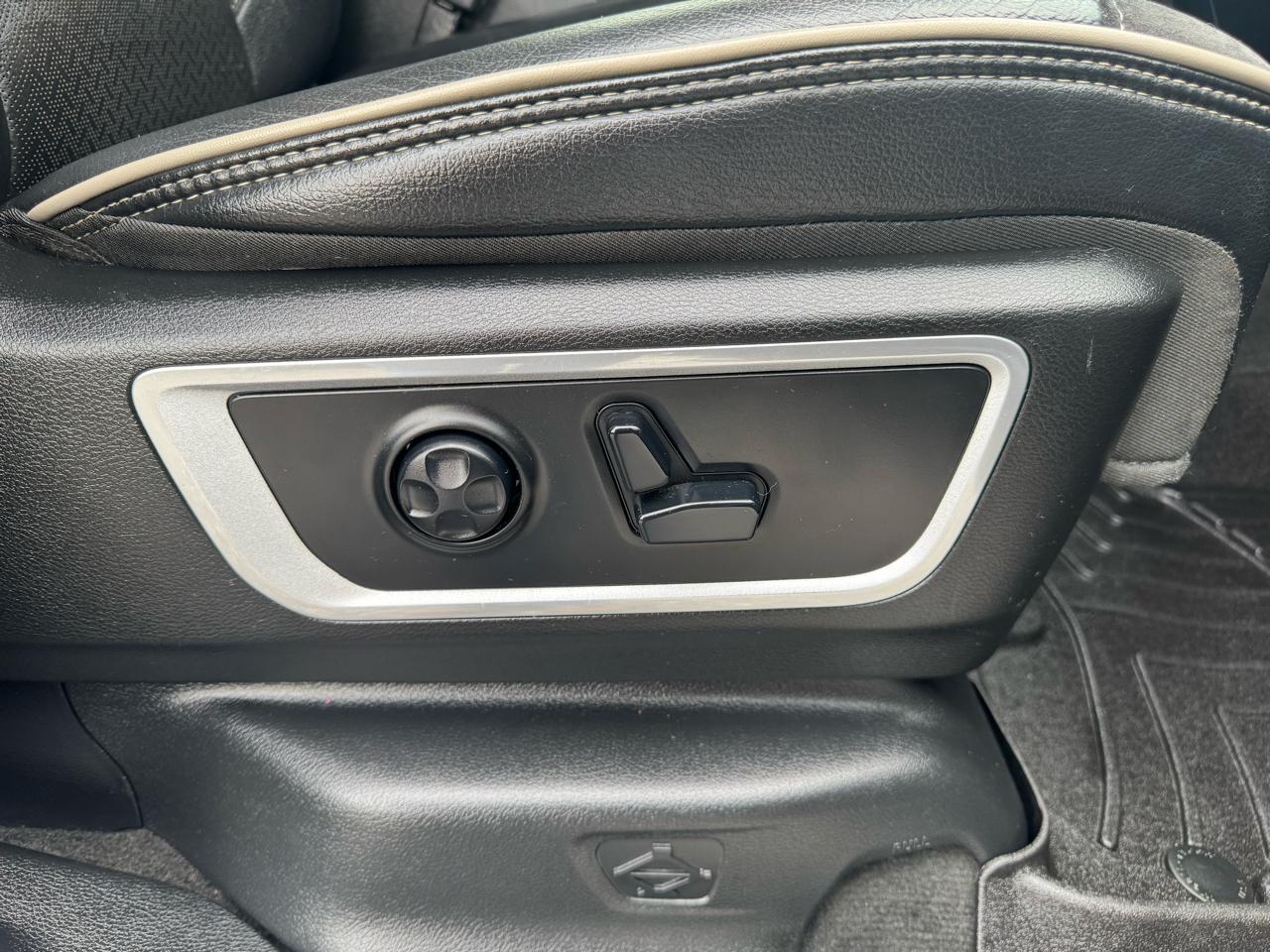 RAM 1500 Laramie 4x4 Quad Cab 6'4" Box 2020