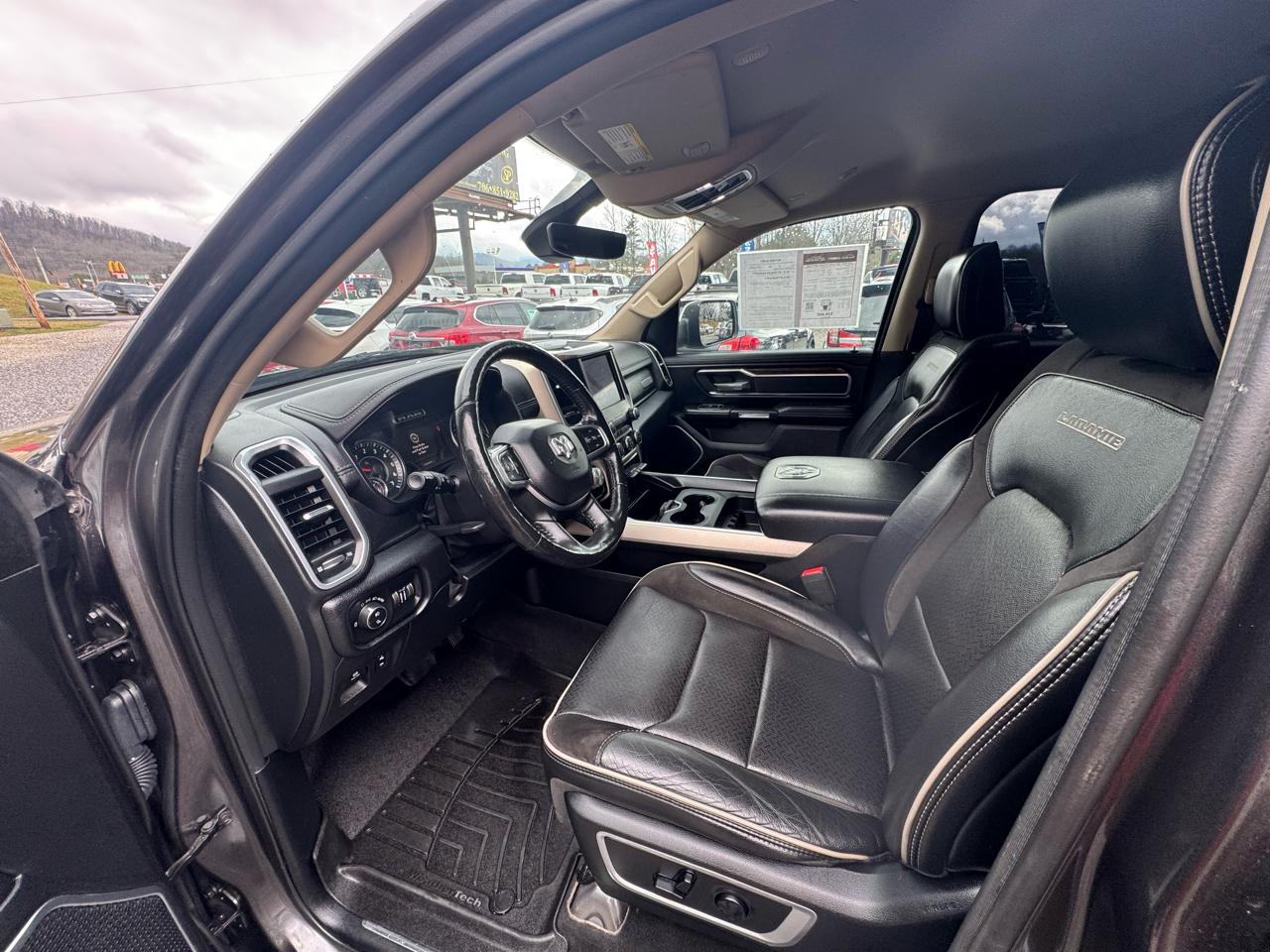 RAM 1500 Laramie 4x4 Quad Cab 6'4" Box 2020