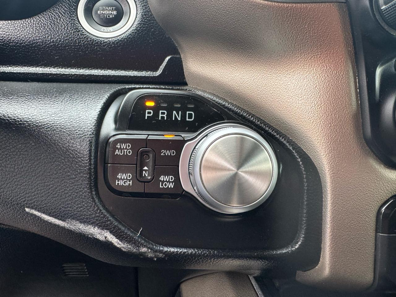 RAM 1500 Laramie 4x4 Quad Cab 6'4" Box 2020