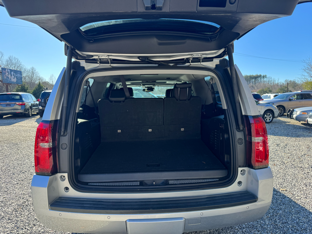 Chevrolet Suburban 4WD 4dr 1500 LT 2019