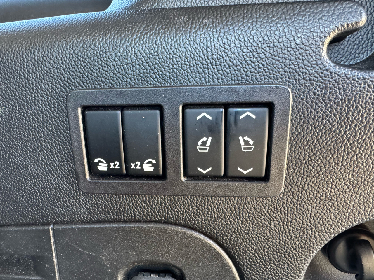 Chevrolet Suburban 4WD 4dr 1500 LT 2019