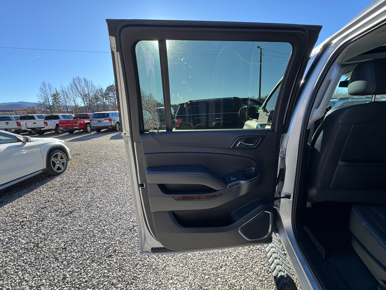 Chevrolet Suburban 4WD 4dr 1500 LT 2019