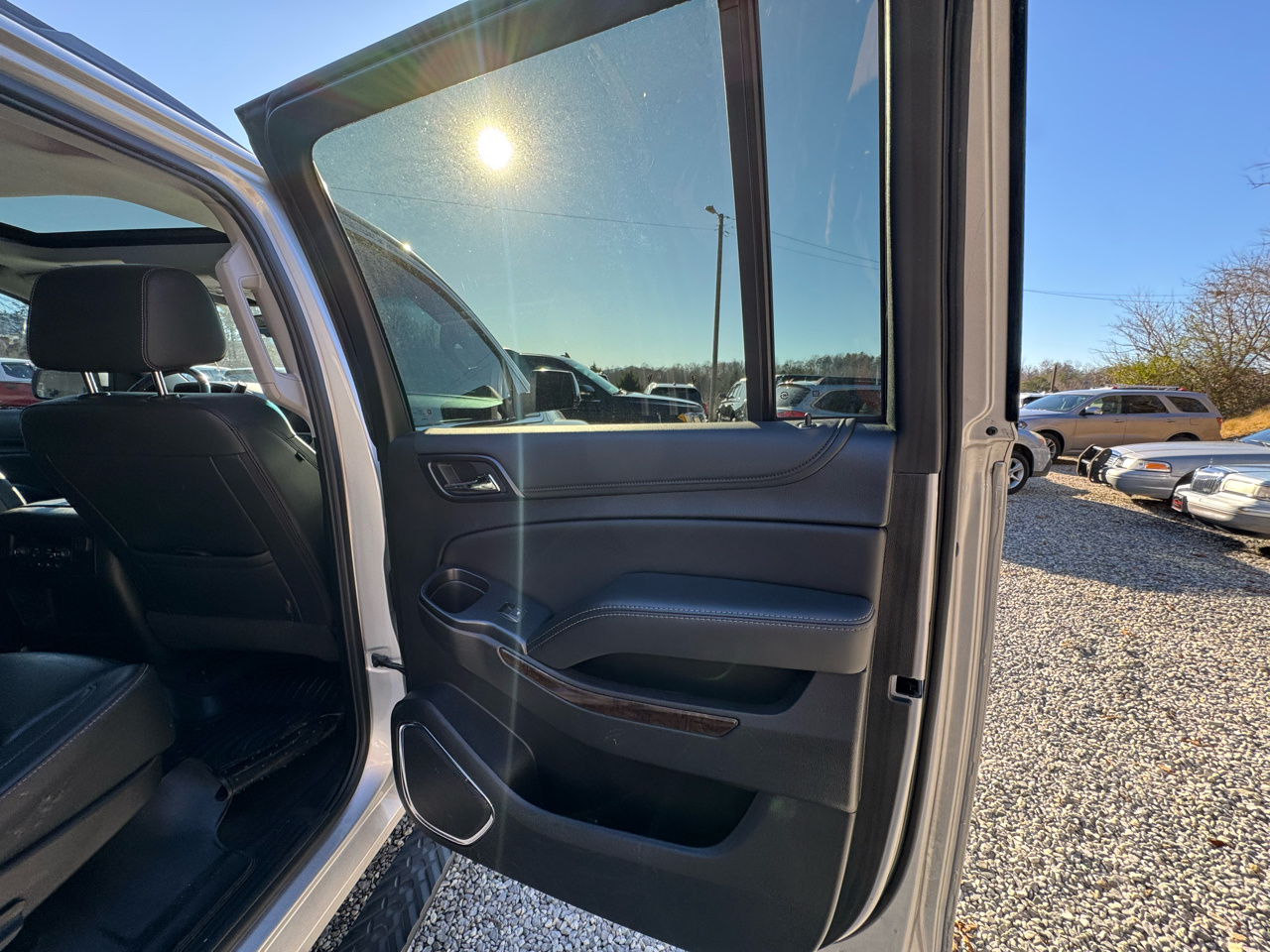 Chevrolet Suburban 4WD 4dr 1500 LT 2019