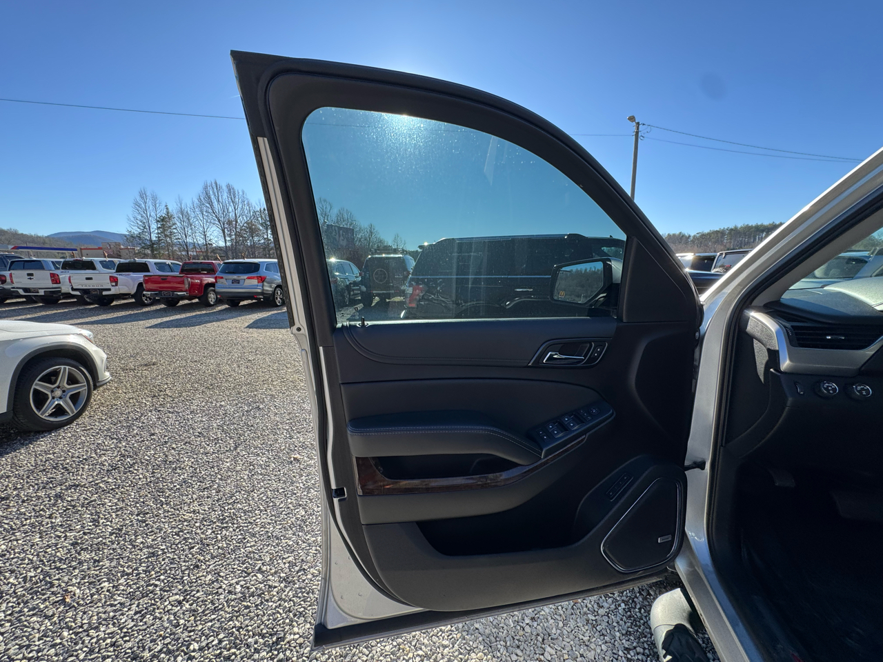 Chevrolet Suburban 4WD 4dr 1500 LT 2019