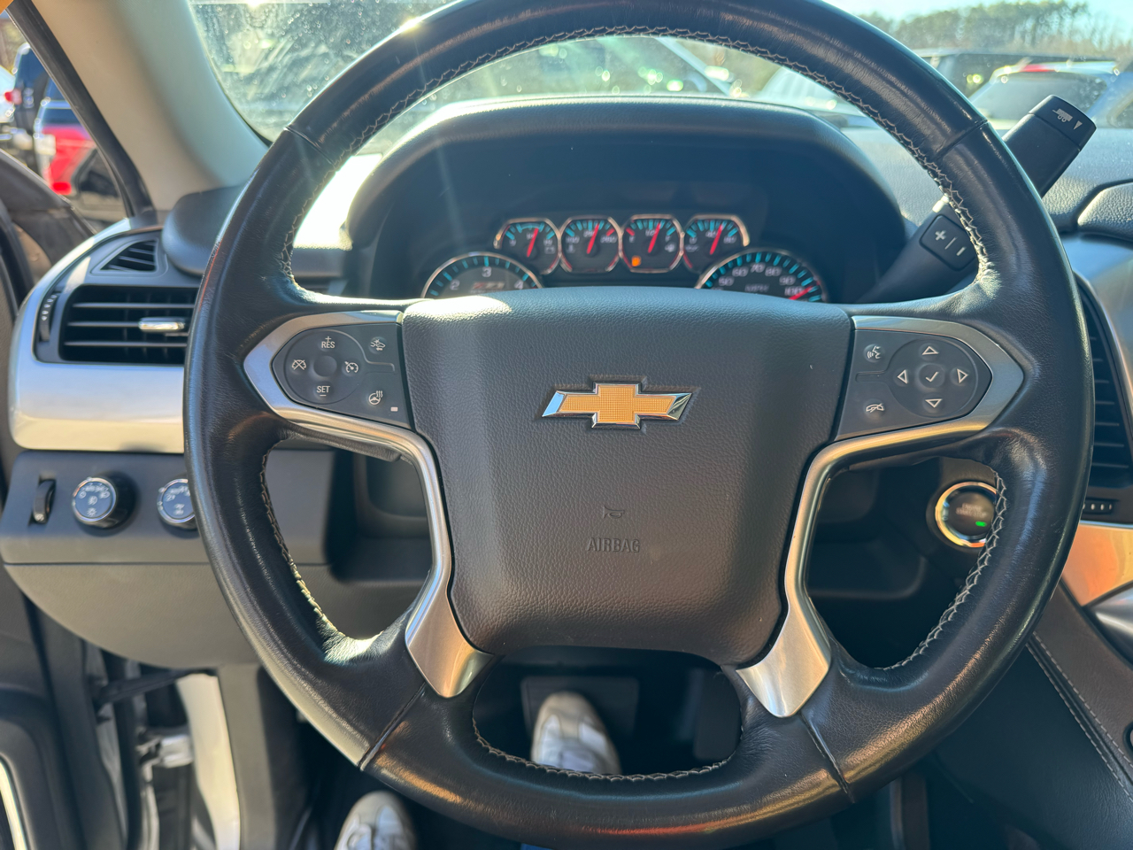 Chevrolet Suburban 4WD 4dr 1500 LT 2019