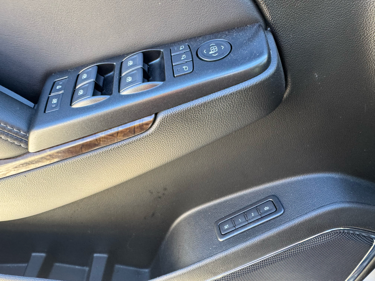 Chevrolet Suburban 4WD 4dr 1500 LT 2019