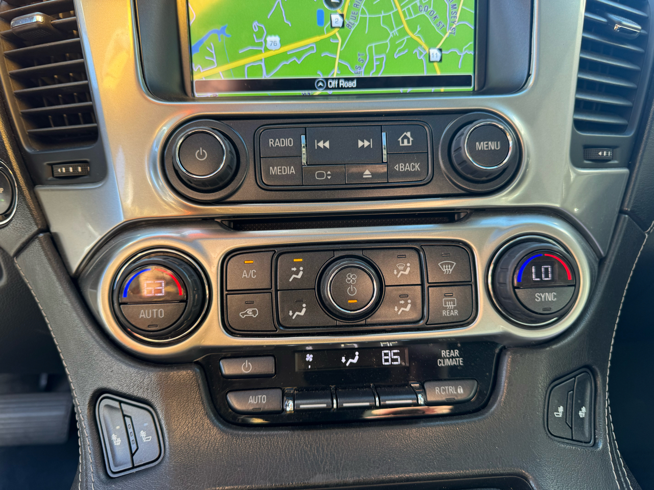 Chevrolet Suburban 4WD 4dr 1500 LT 2019