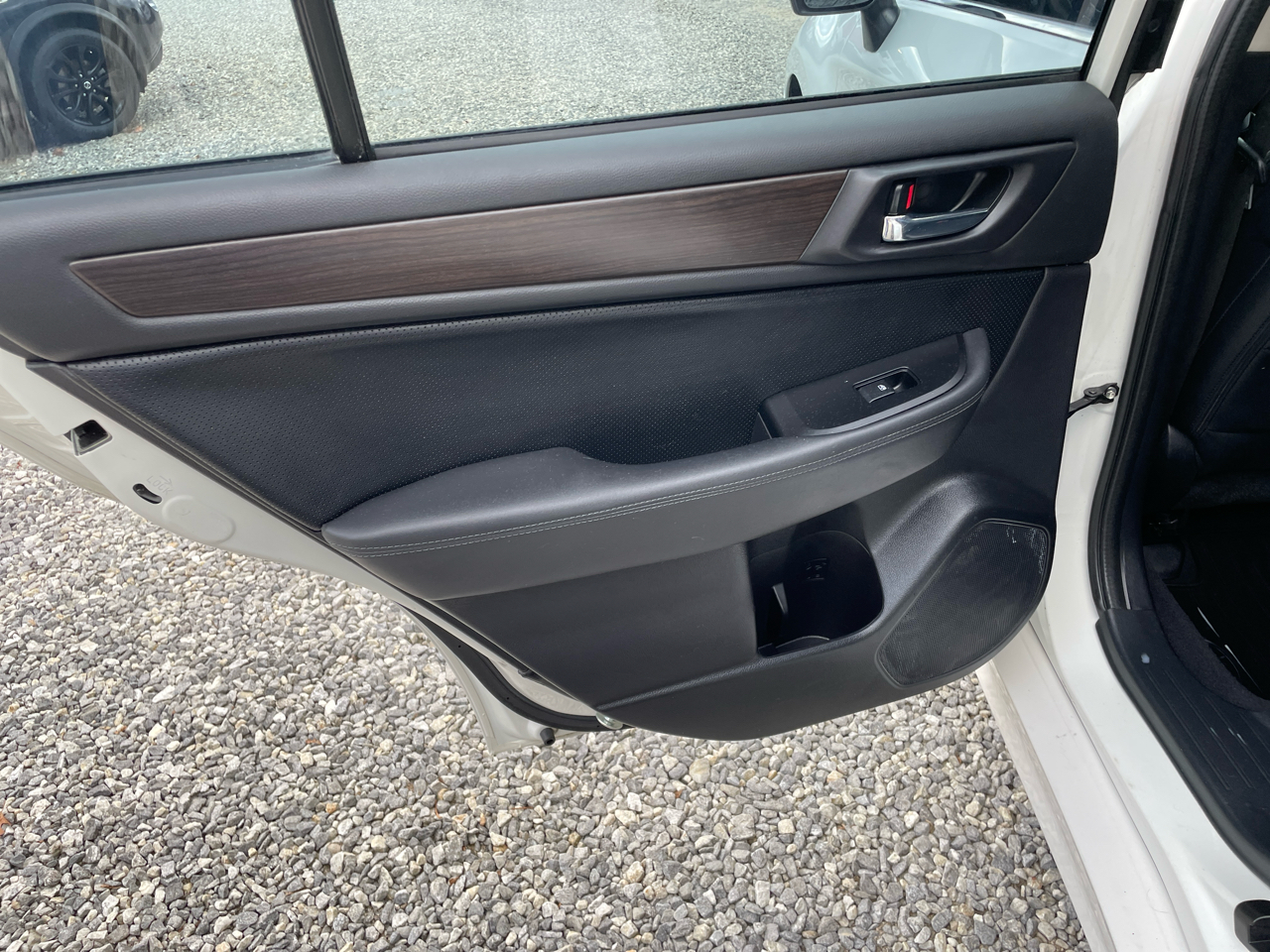 Subaru Legacy 4dr Sdn 3.6R Limited 2016