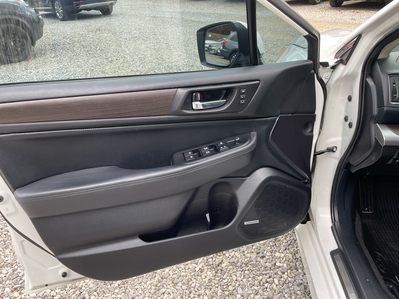 Subaru Legacy 4dr Sdn 3.6R Limited 2016