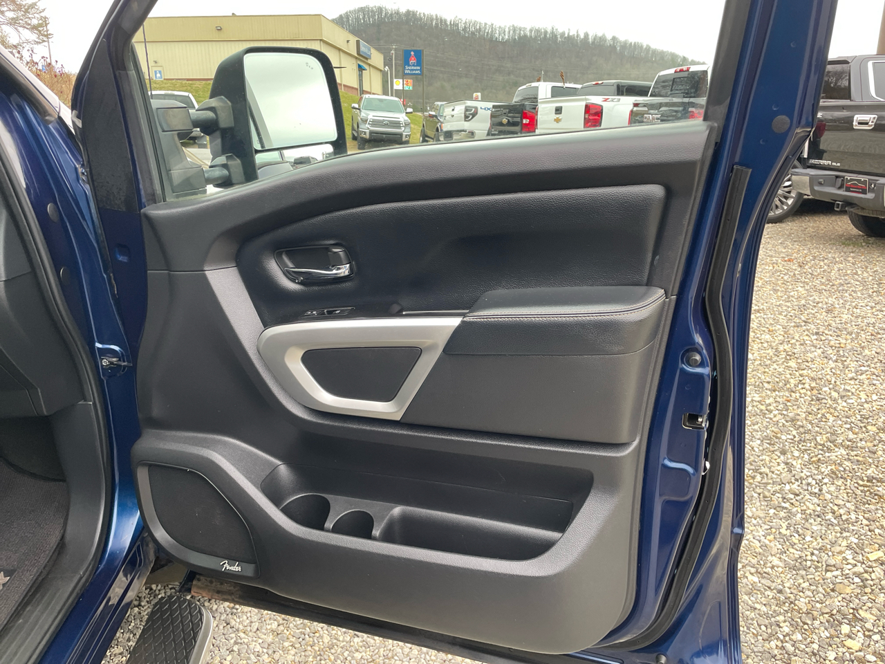 Nissan Titan 4x4 Crew Cab PRO-4X 2019