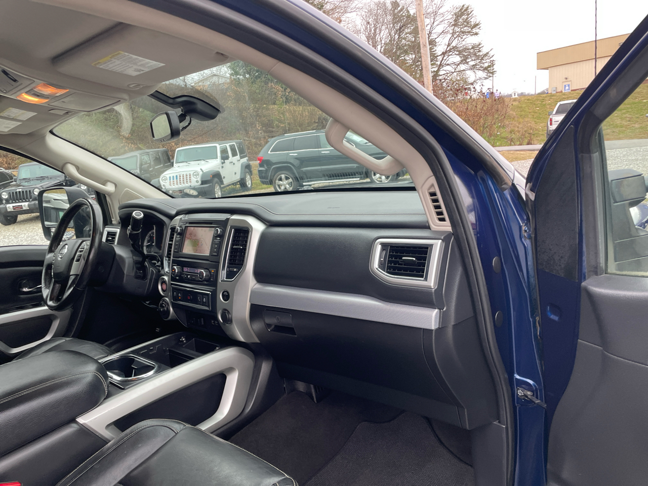 Nissan Titan 4x4 Crew Cab PRO-4X 2019