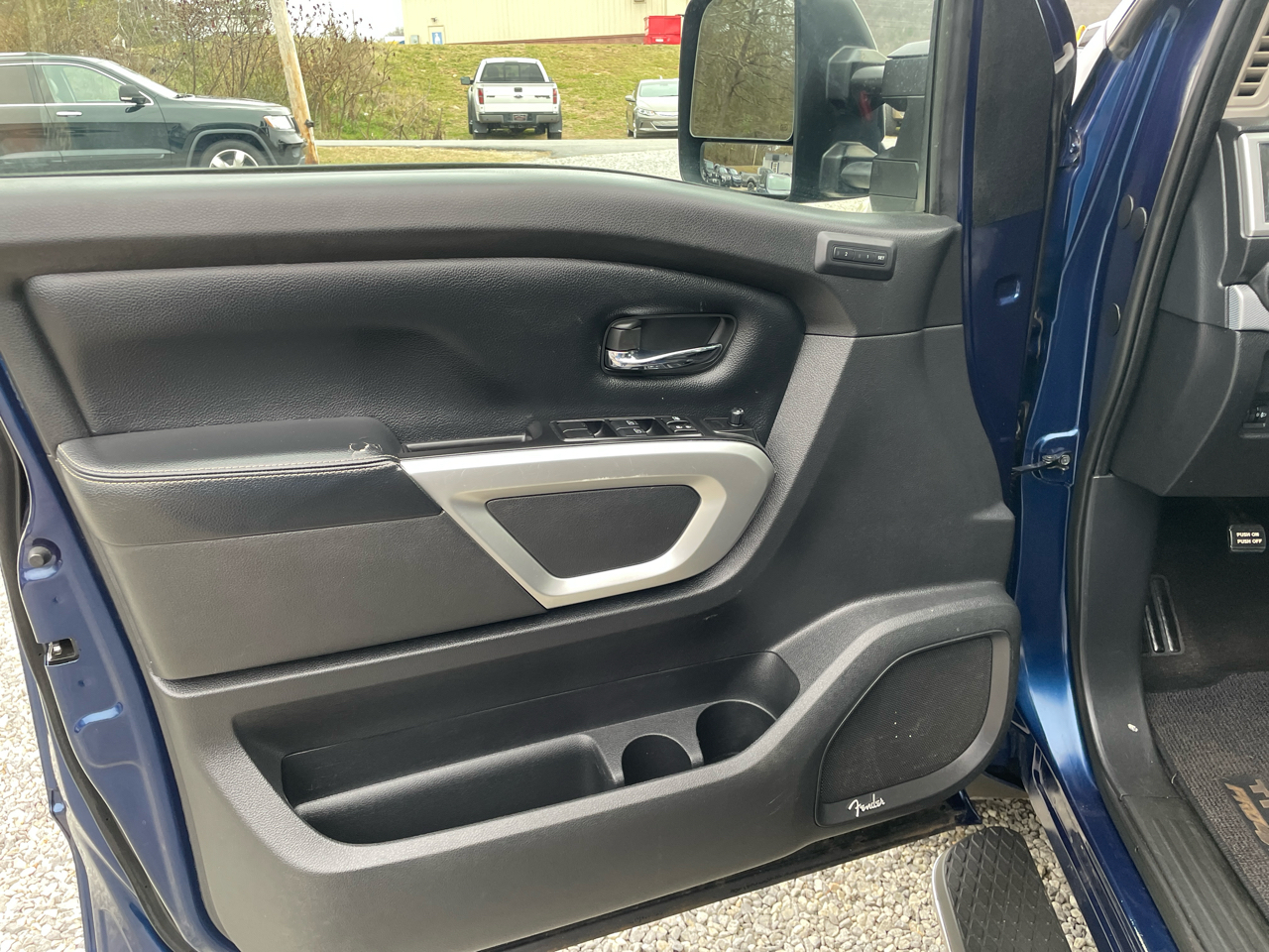 Nissan Titan 4x4 Crew Cab PRO-4X 2019