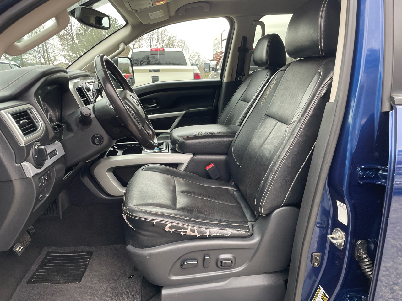 Nissan Titan 4x4 Crew Cab PRO-4X 2019