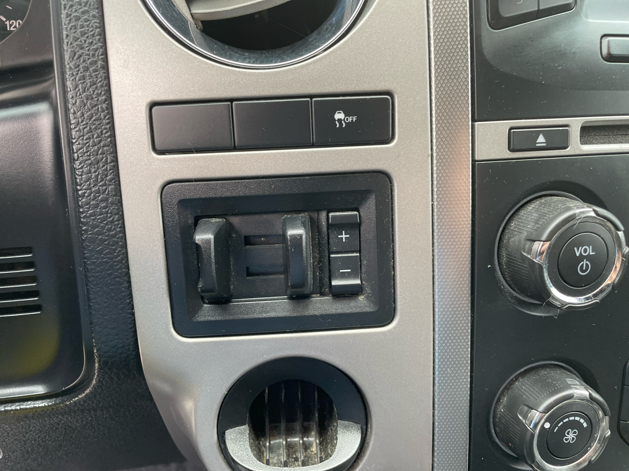 Ford Expedition 2WD 4dr XLT 2016