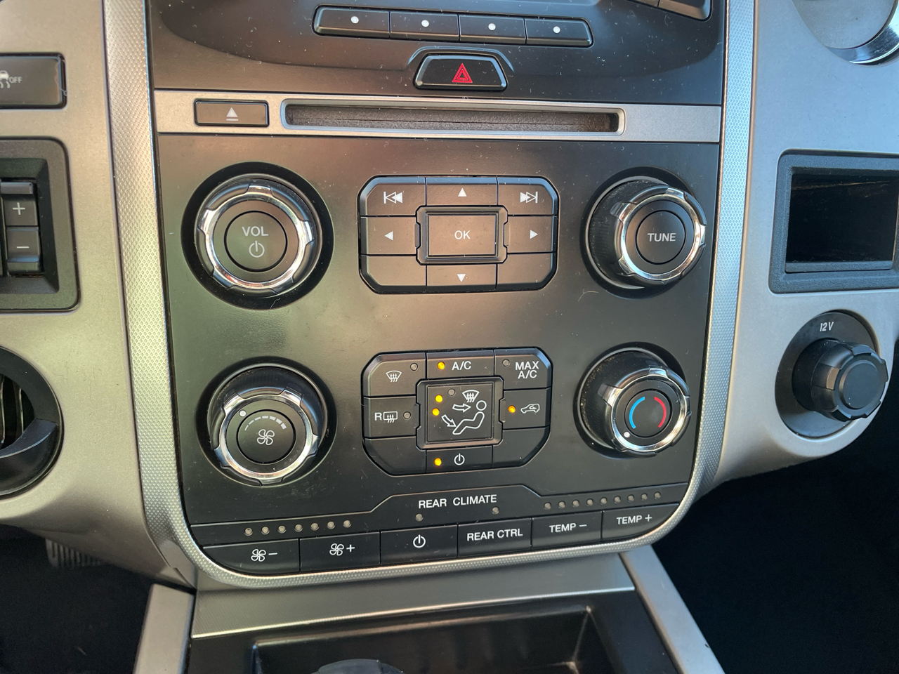 Ford Expedition 2WD 4dr XLT 2016