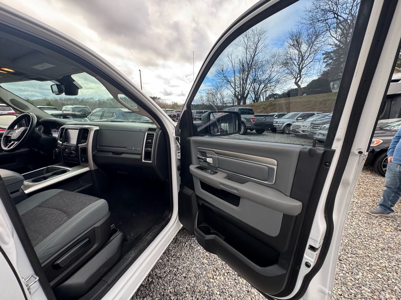 RAM 1500 Classic Lone Star 4x4 Crew Cab 5'7" Box 2019